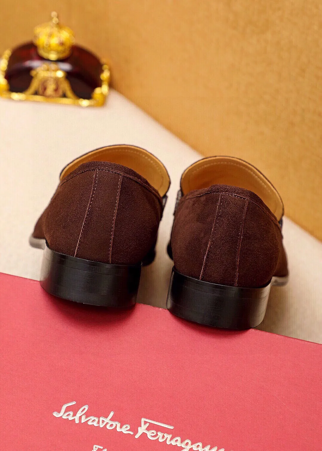Men's shoes 💰520 💐 Product trademark: Ferragamo "Ferragamo" casual leather shoes Regular size: 38-44 (45🉑️customized) Product materials: Selected imported first-layer frosted cowhide upper + original hardware buckle, imported water-dyed cowhide leather lining. Strong three-dimensional visual effect, combined outsole Color: 2⃣️colors available